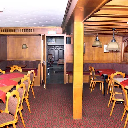 Neustädter Hof 3*